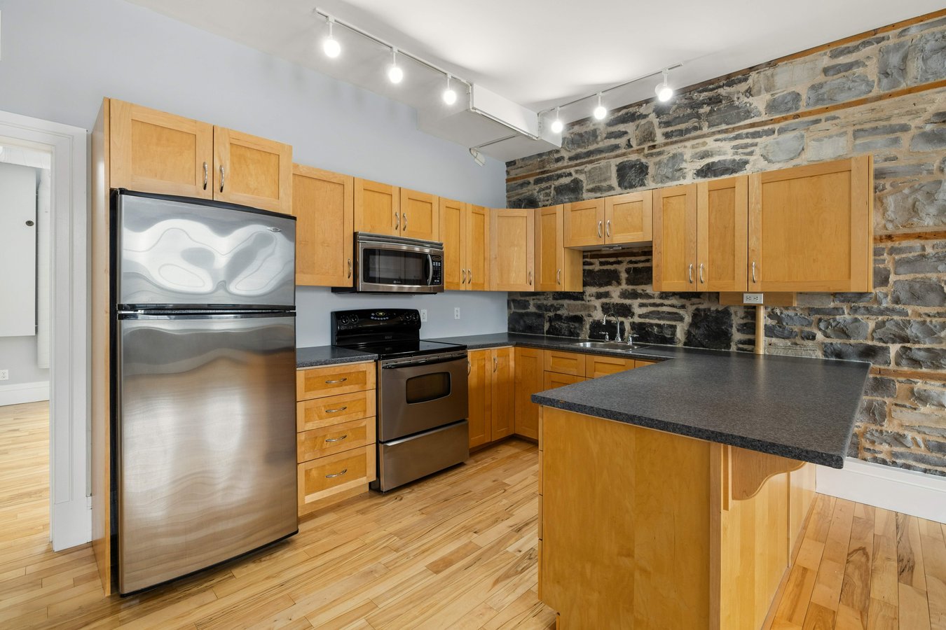 200 Ontario Street - Photo 4