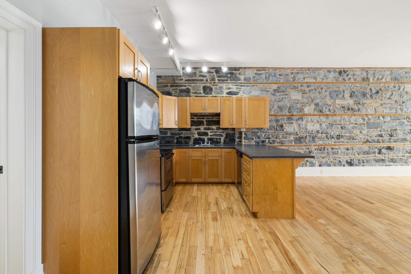 200 Ontario Street - Photo 6