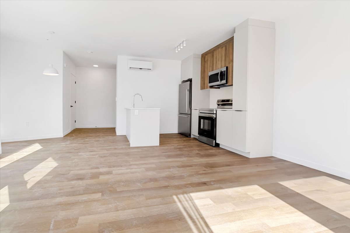 812 2e Avenue - Photo 3