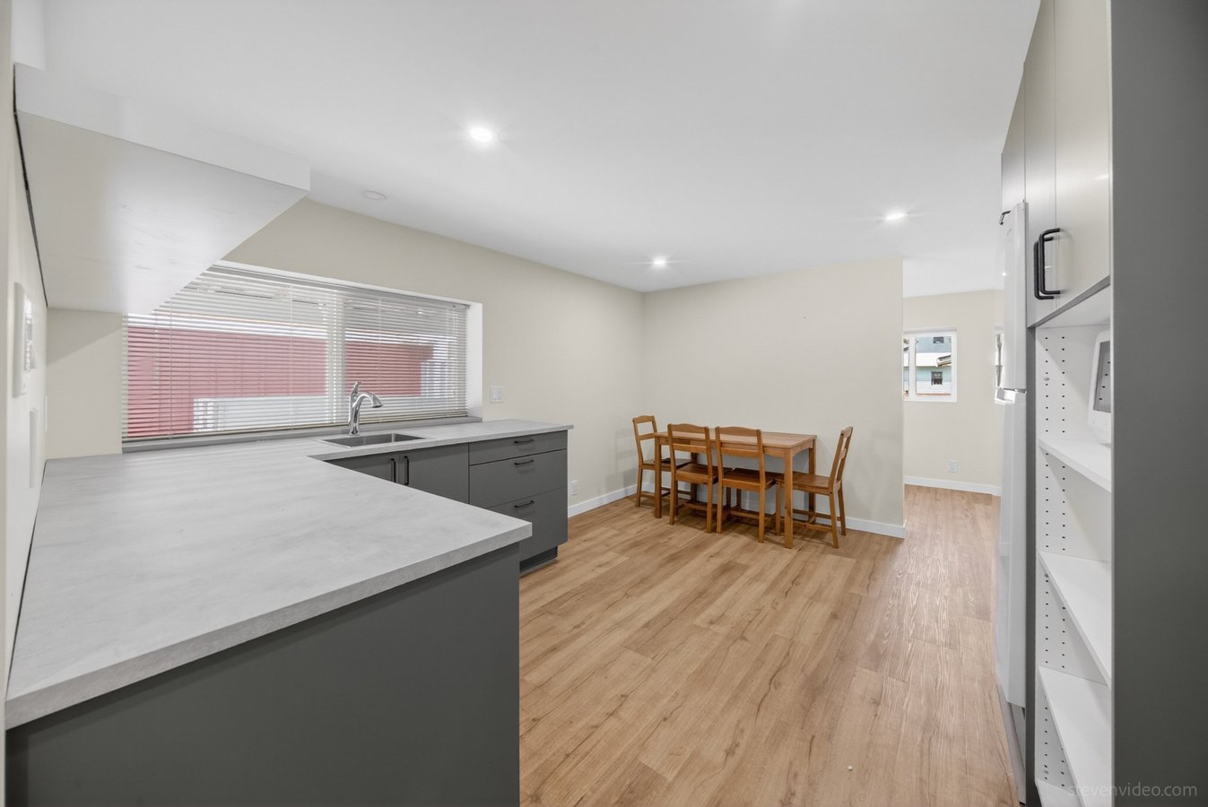5031 44B Avenue - Photo 2