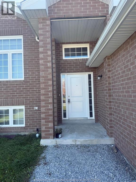 1178 ASPEN RIDGE CRESCENT Unit# UPPER - Photo 3