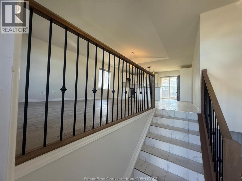 1178 ASPEN RIDGE CRESCENT Unit# UPPER - Photo 4