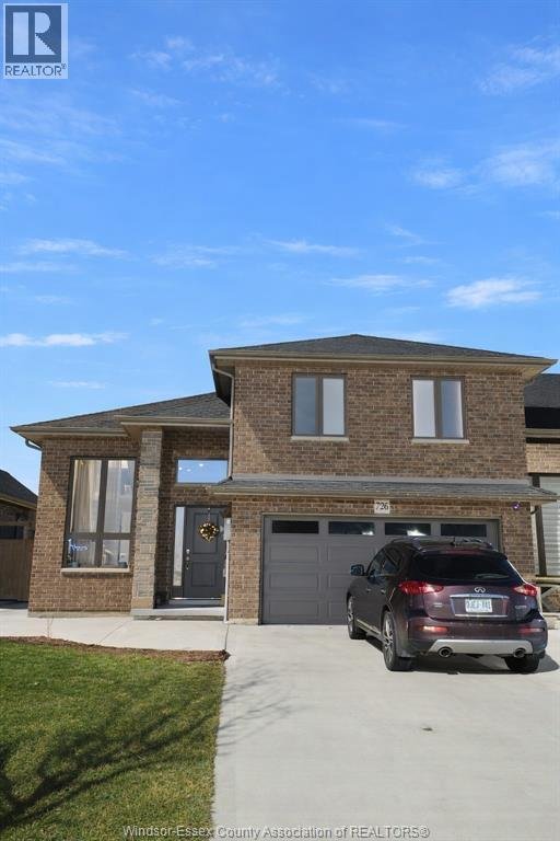 726 FALERIA STREET Unit# LOWER - Photo 1