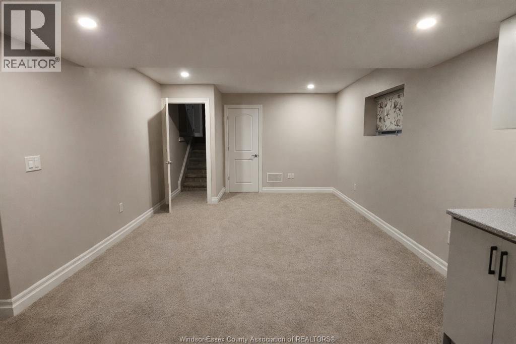 726 FALERIA STREET Unit# LOWER - Photo 3