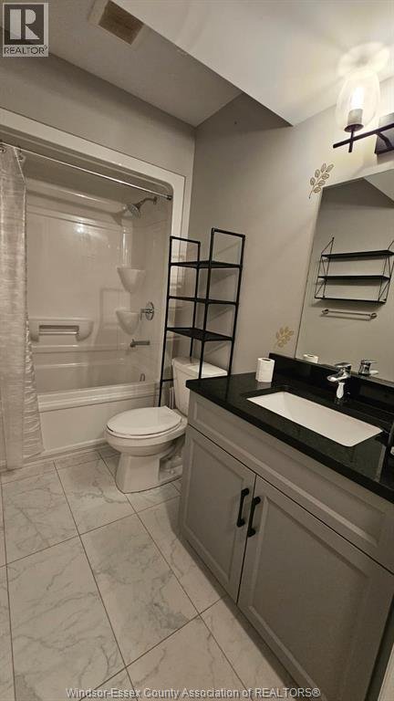726 FALERIA STREET Unit# LOWER - Photo 7