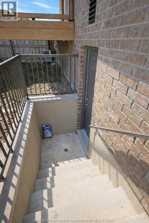 726 FALERIA STREET Unit# LOWER - Photo 9