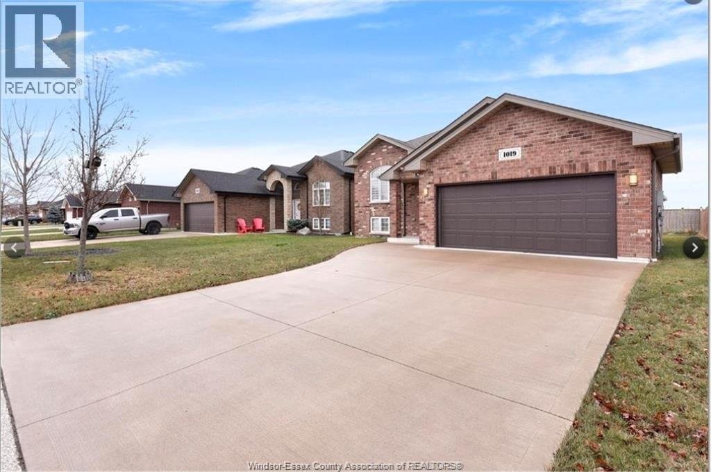 1019 ASPEN RIDGE CRESCENT - Photo 2