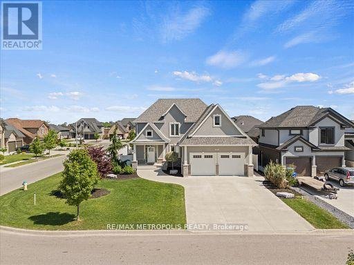 925 LAKEWOOD CRESCENT - Photo 2