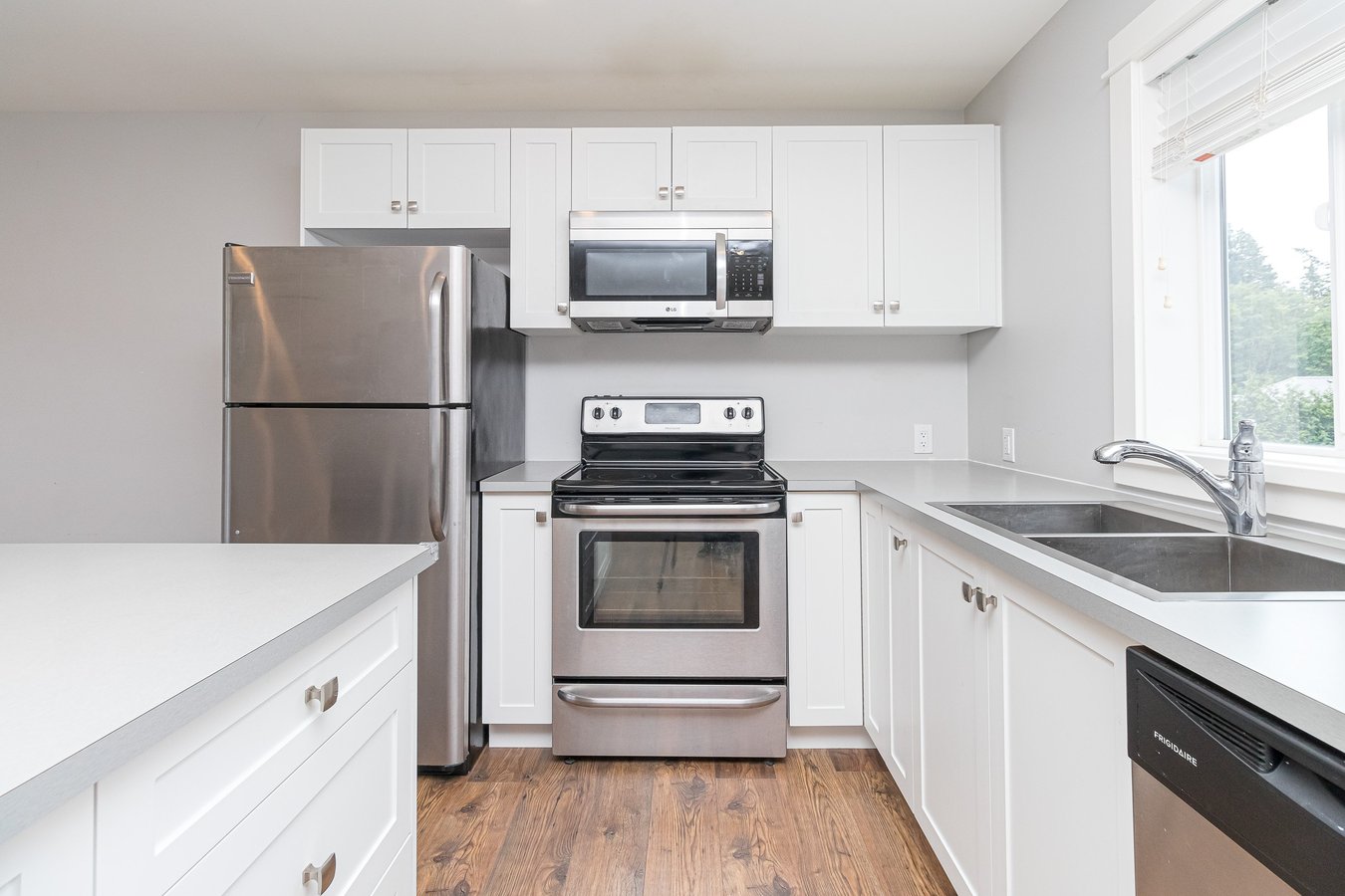 990 Ariane Place - Photo 5