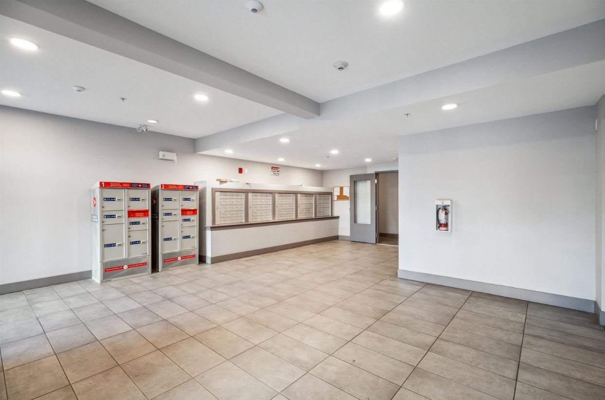 20696 Eastleigh Crescent - Photo 18