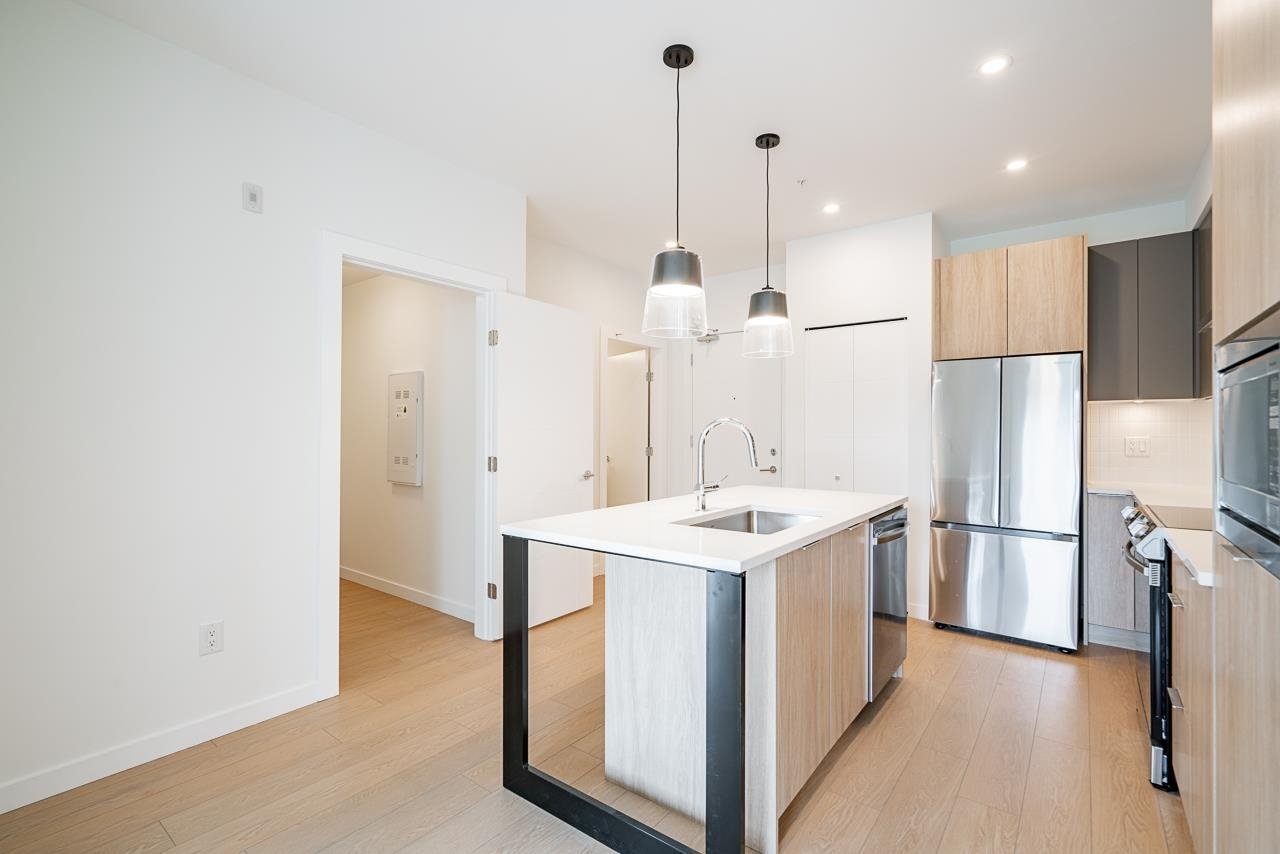 20695 Eastleigh Crescent - Photo 1