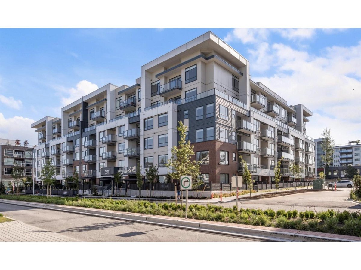 7936 206 STREET - Photo 1