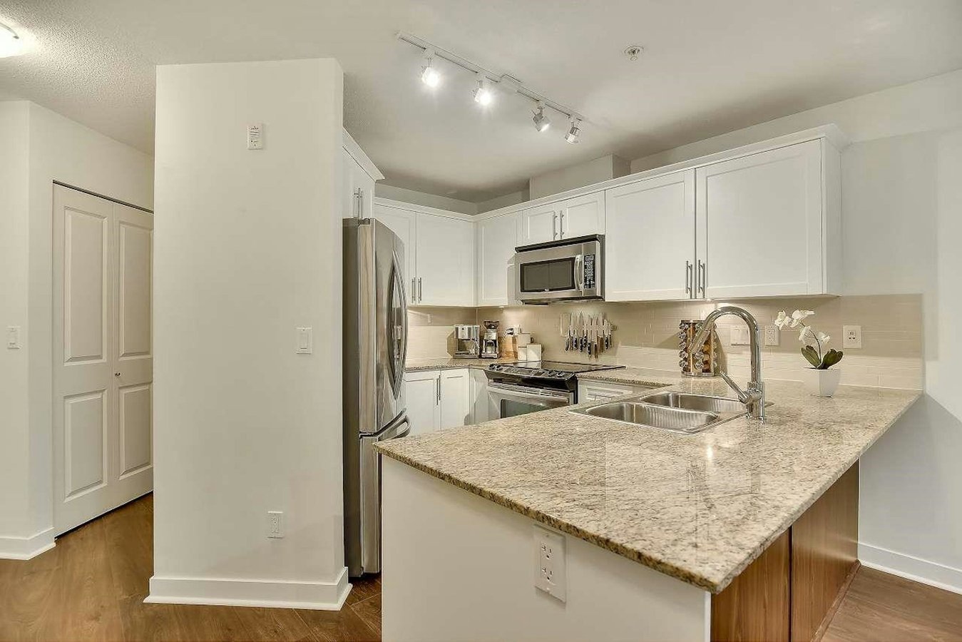 8915 202 Street - Photo 7