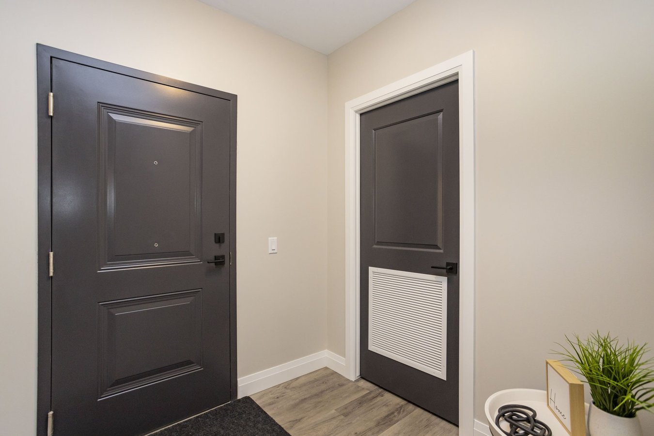 555 Teeple Terrace - Photo 2