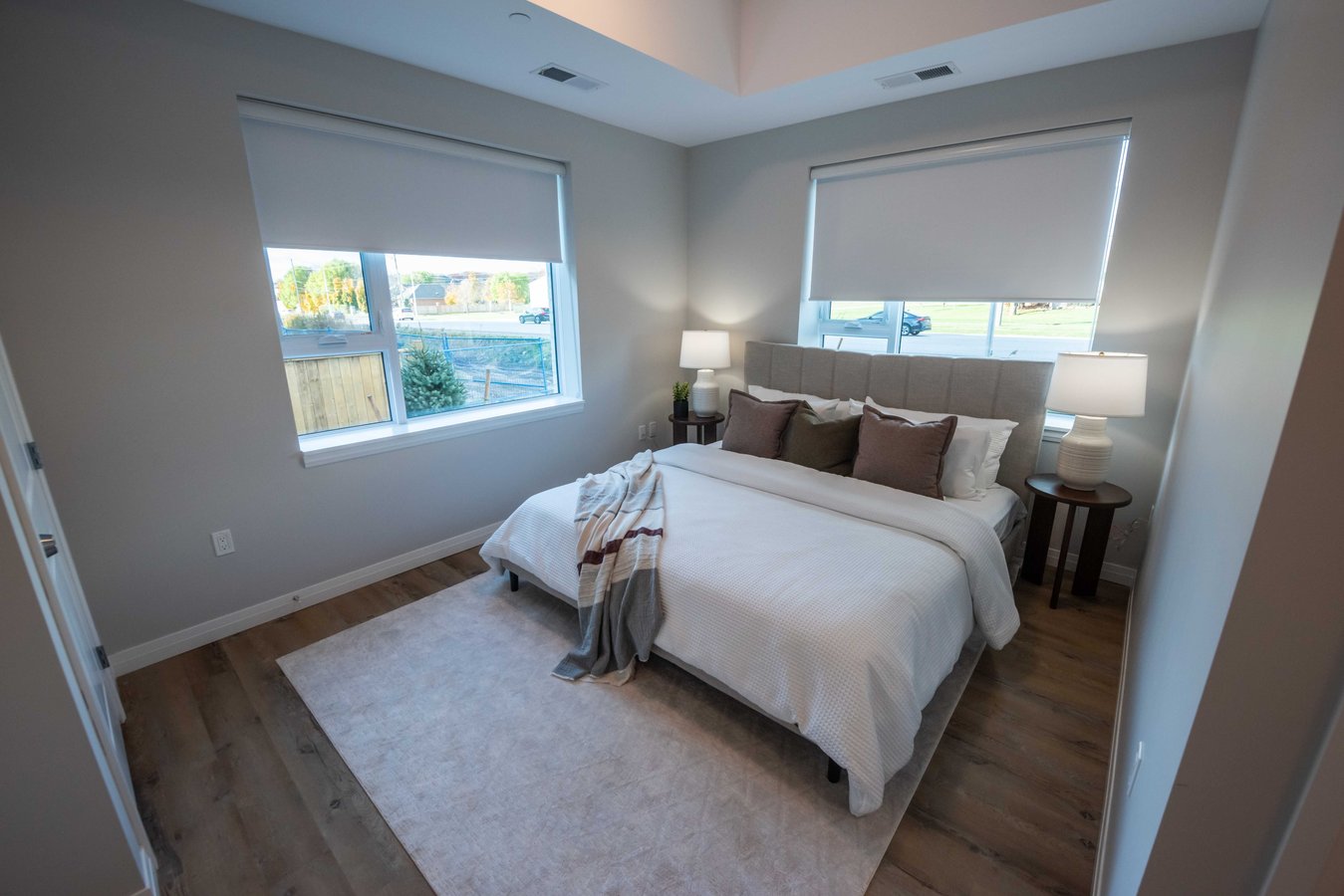 785 Southdale Road West - Photo 3