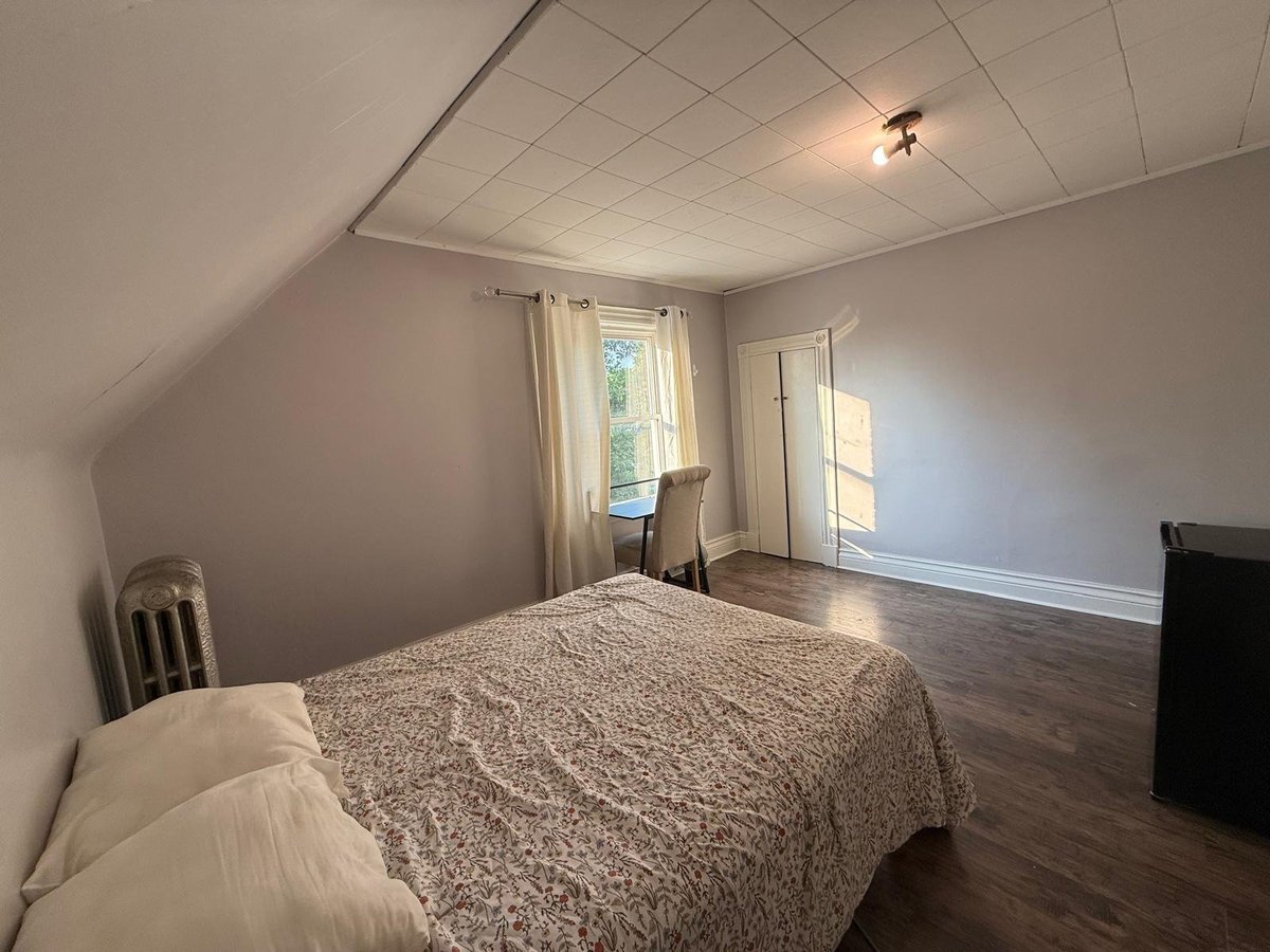 1029 York Street - Photo 2