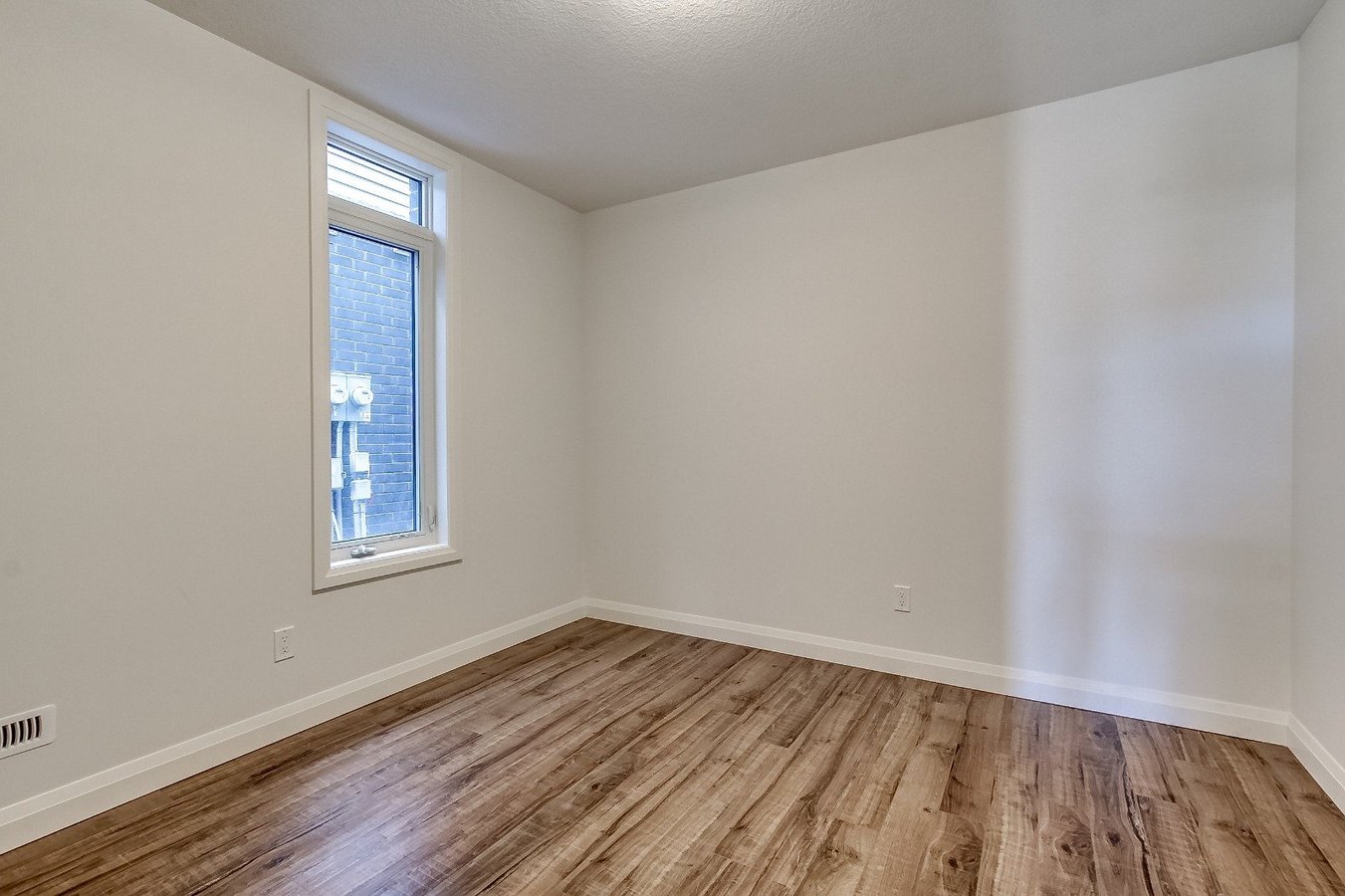 3260 Singleton Avenue - Photo 9