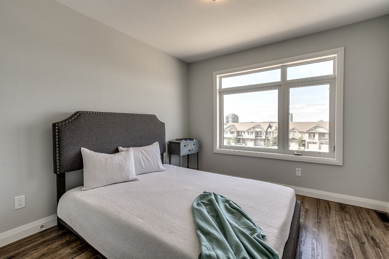 3260 Singleton Avenue - Photo 10