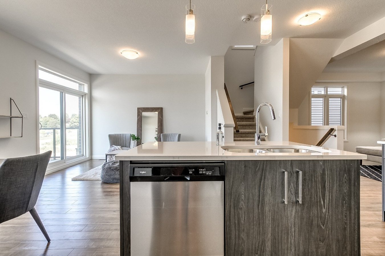 3260 Singleton Avenue - Photo 5