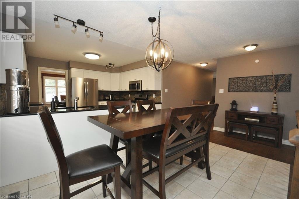 111 Masonville Crescent - Photo 2