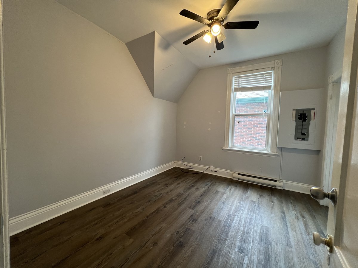 416 Oxford Street East - Photo 11