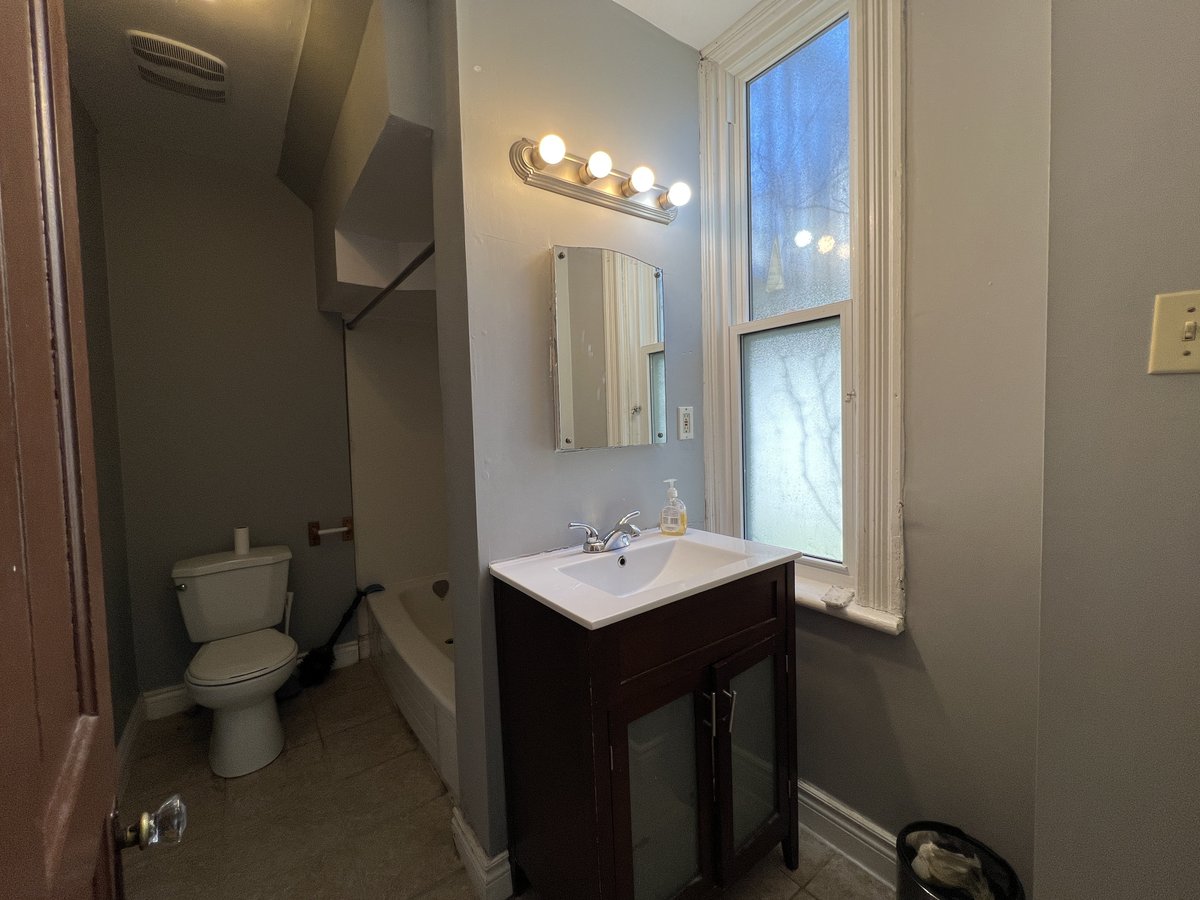 416 Oxford Street East - Photo 7