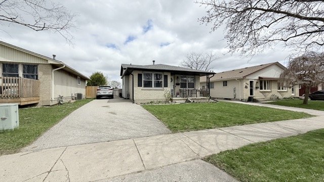 102 Patience Crescent - Photo 2