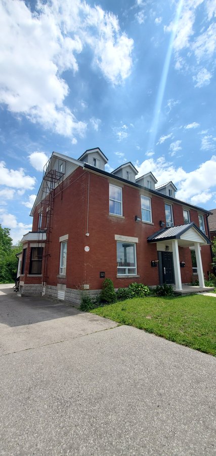 520 Egerton Street - Photo 3