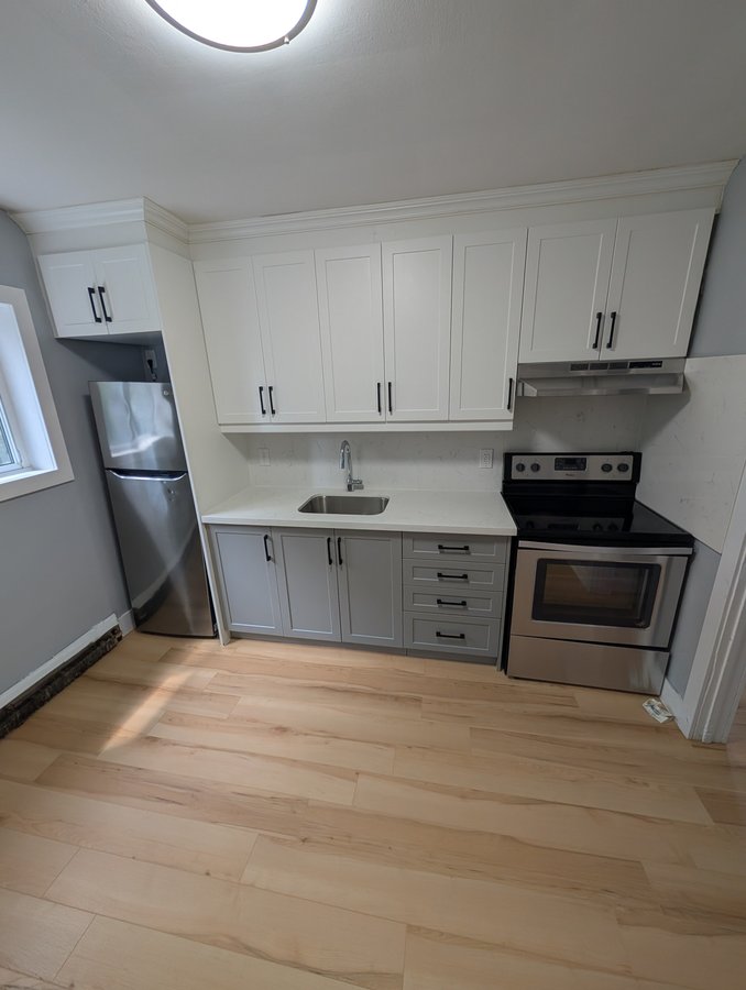 172 King Edward Avenue - Photo 1