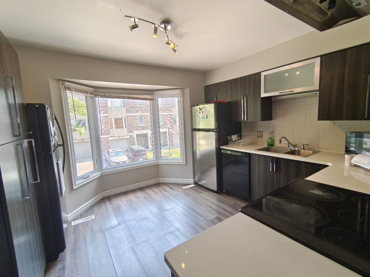 1548 Richmond Street - Photo 2