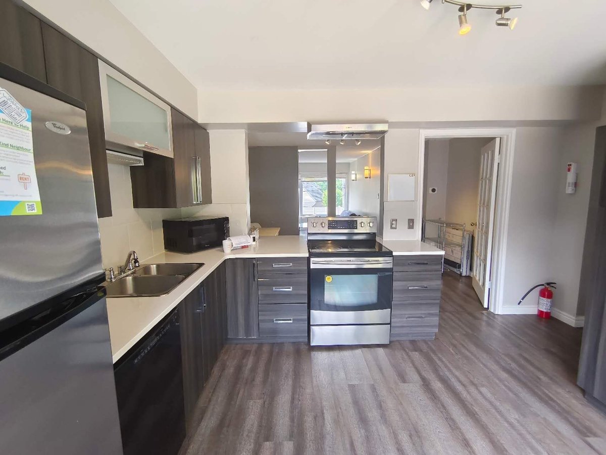 1548 Richmond Street - Photo 3