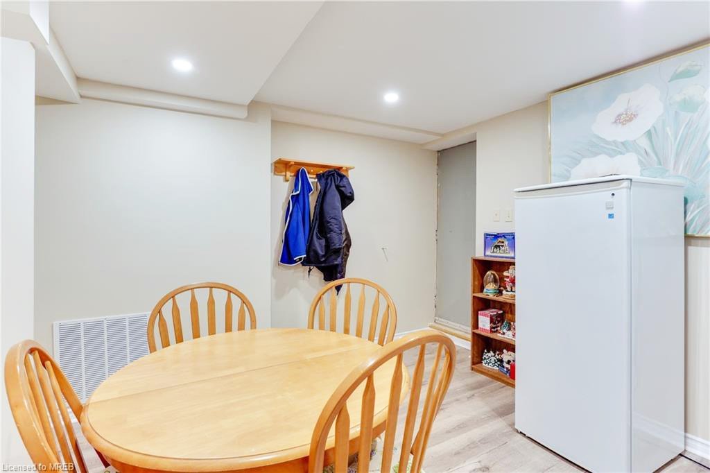 70 Ambleside Drive - Photo 4