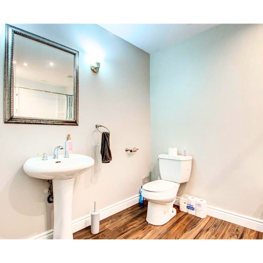 1098 Farnsborough Crescent - Photo 13