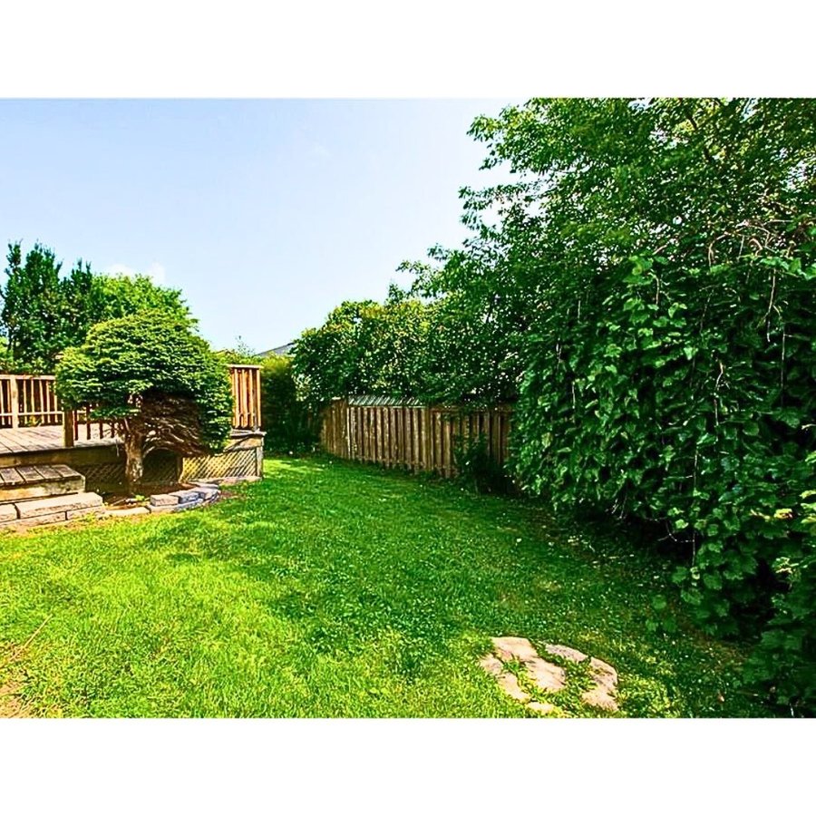 1098 Farnsborough Crescent - Photo 15