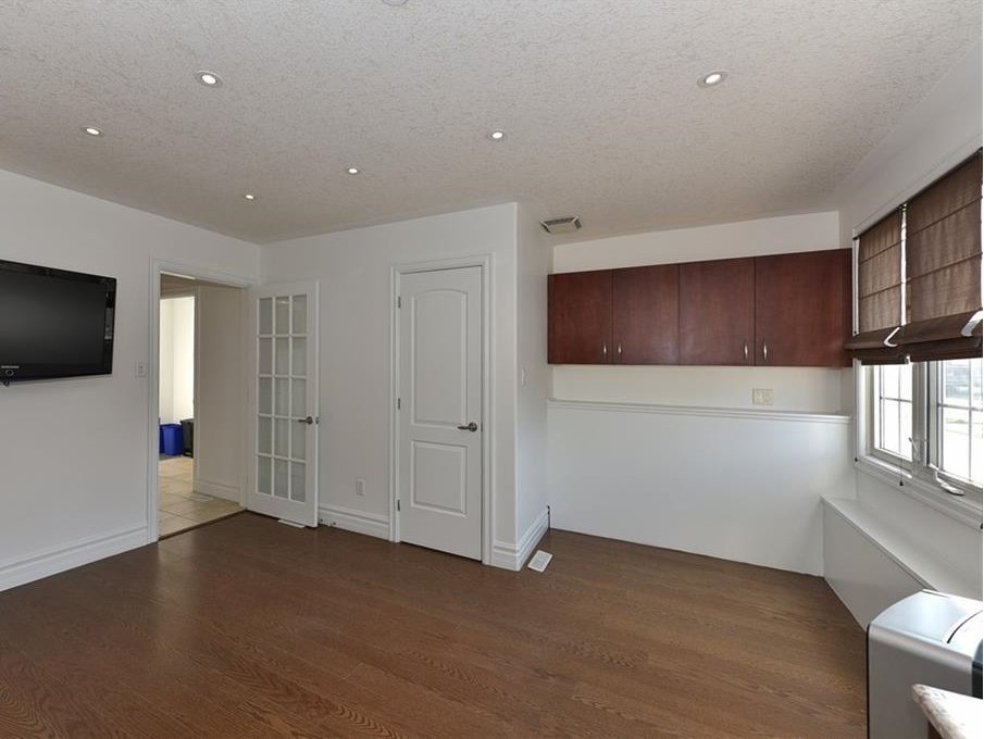 918 Oxford Street East - Photo 5