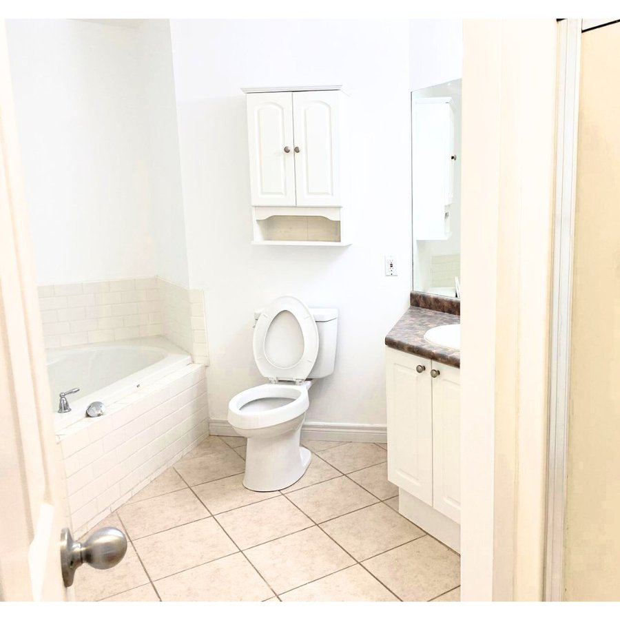 962 Queensborough Court - Photo 10