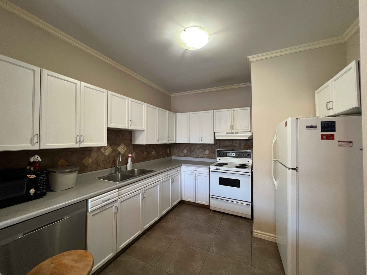 1570 Richmond Street - Photo 2