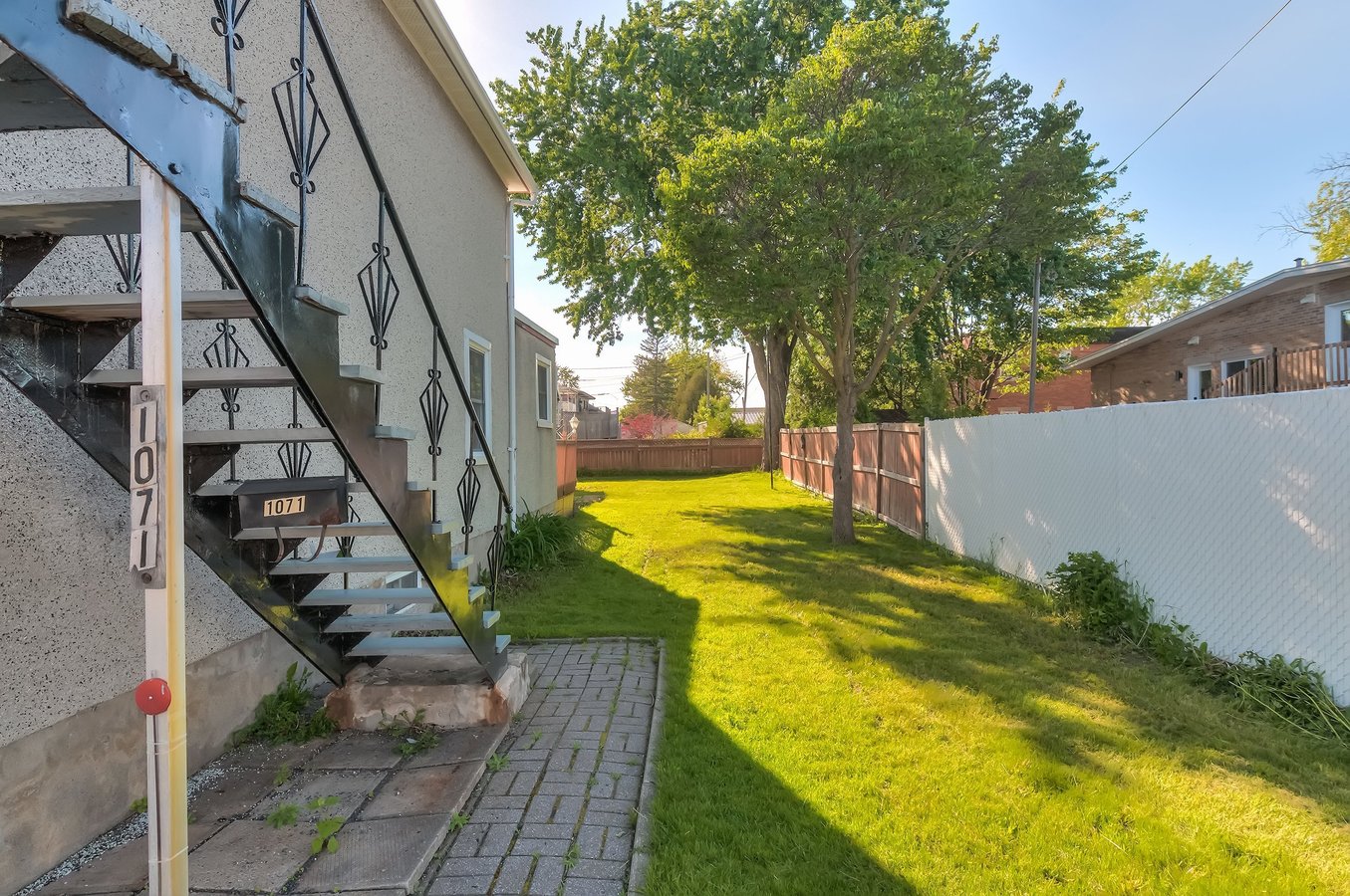 1069 Rue Front - Photo 19