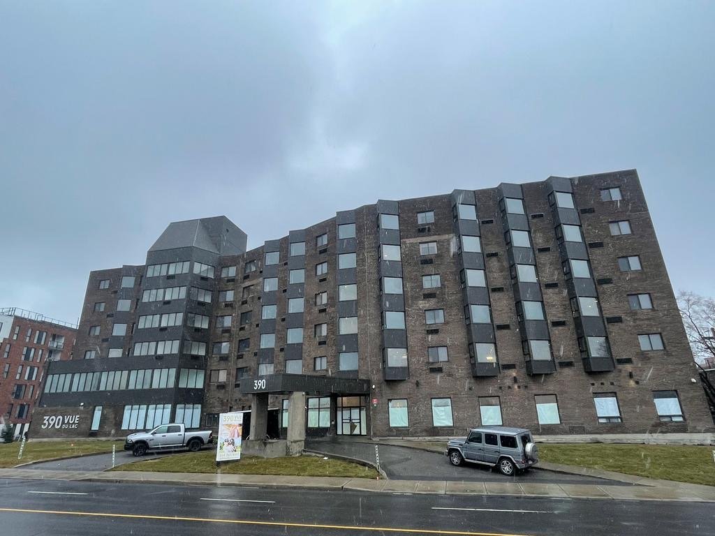 Louer.ca :) 390 Rue du Bord-de-l'Eau Ouest, Longueuil QC à Louer