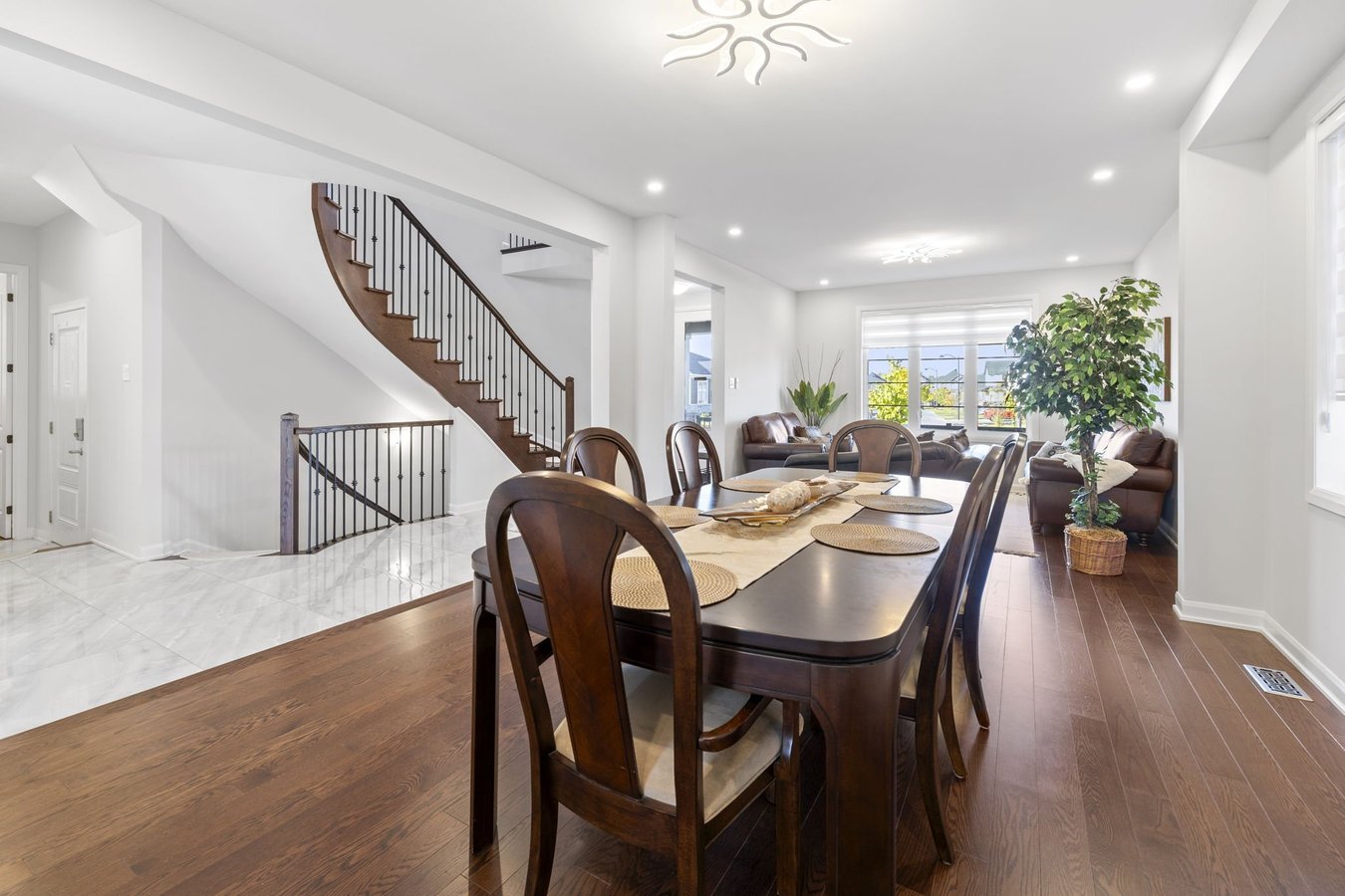 733 Coast Circle - Photo 5