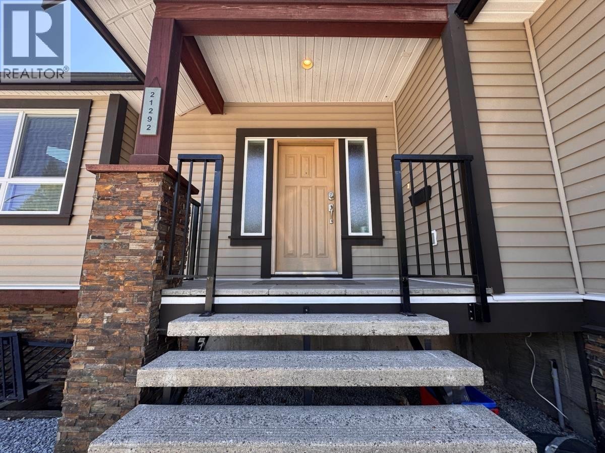 Upper 21292 123 AVE - Photo 2
