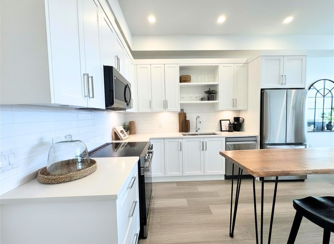 22348 North Avenue - Photo 2