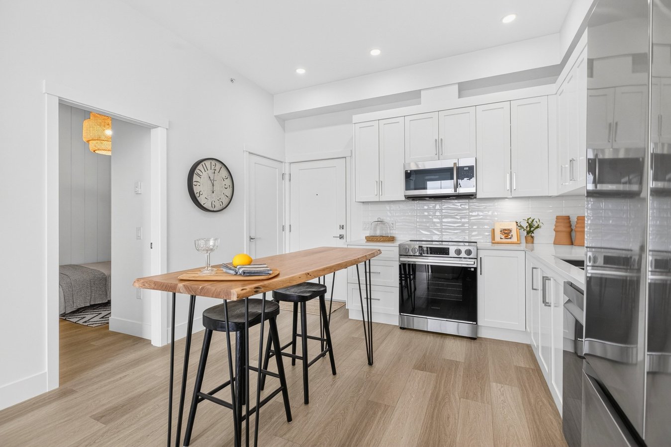 22348 North Avenue - Photo 3