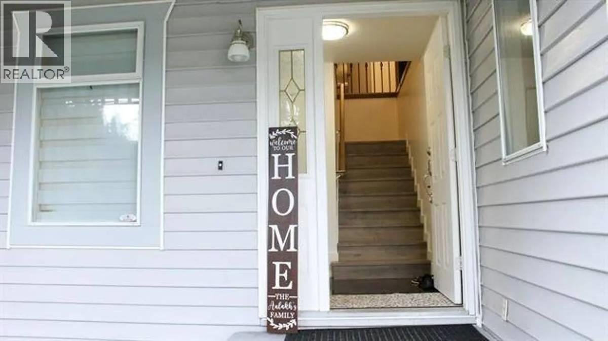 Upper 23422 SANDPIPER AVE - Photo 3