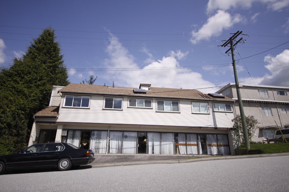 22367 Saint Anne Avenue - Photo 10