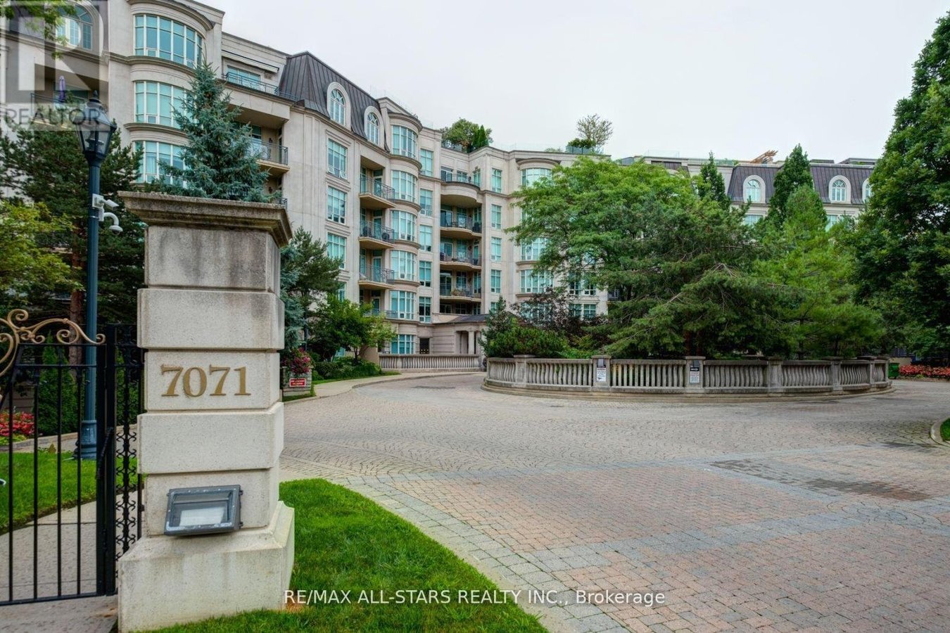 211 - 7071 BAYVIEW AVENUE - Photo 3