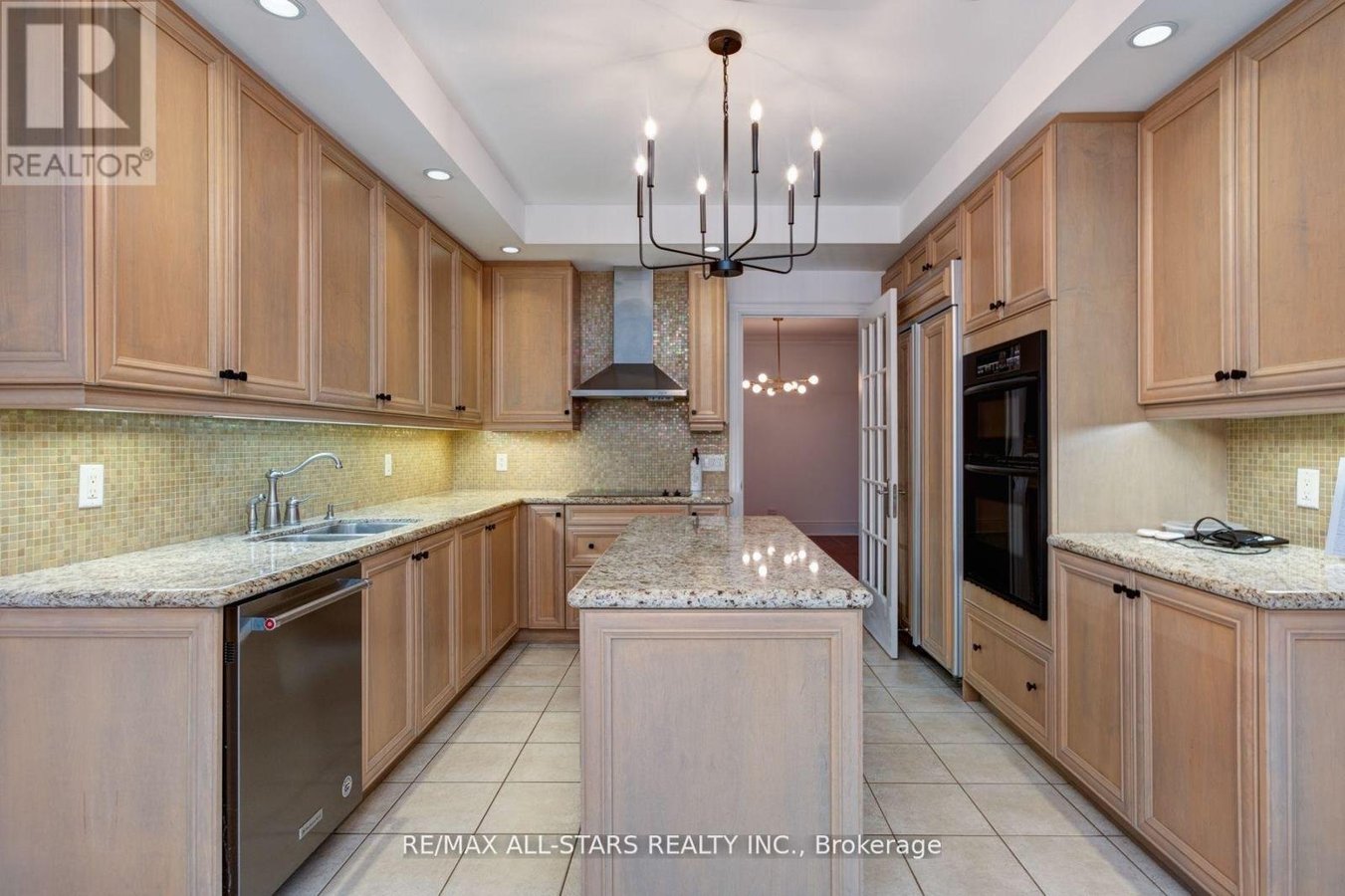 211 - 7071 BAYVIEW AVENUE - Photo 6