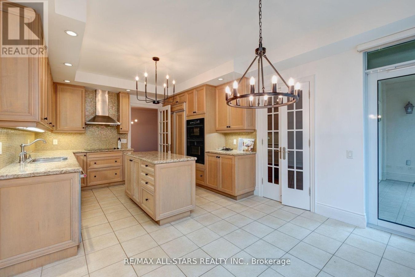 211 - 7071 BAYVIEW AVENUE - Photo 7