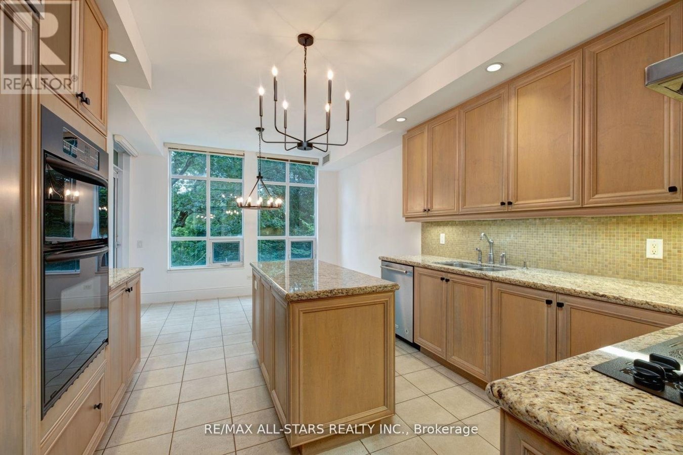 211 - 7071 BAYVIEW AVENUE - Photo 8