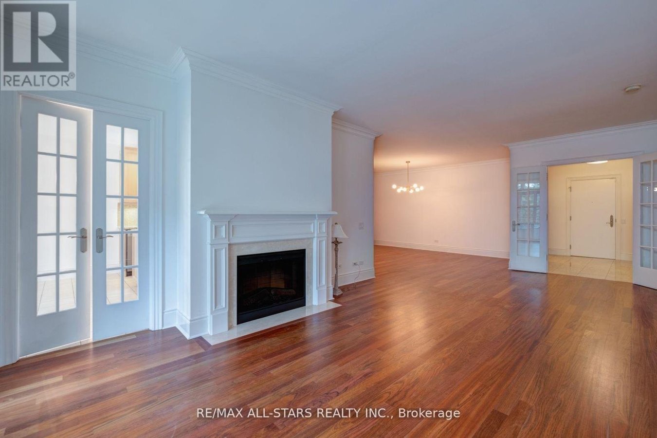 211 - 7071 BAYVIEW AVENUE - Photo 11